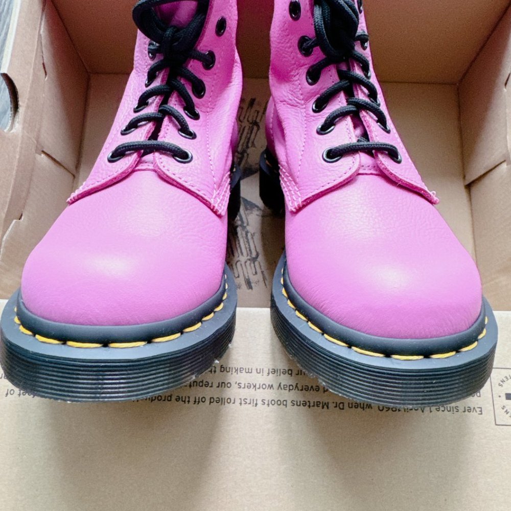 Dr. Martens 1460 Size 8 Pink Pascal Virginia Leather Boots women’s shoes - Picture 11 of 15